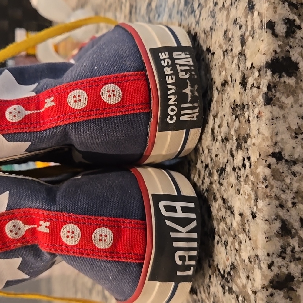 LIMITED EDITION CORALINE Converse Navy and Yellow Star Sneakers - Picture 4 of 16